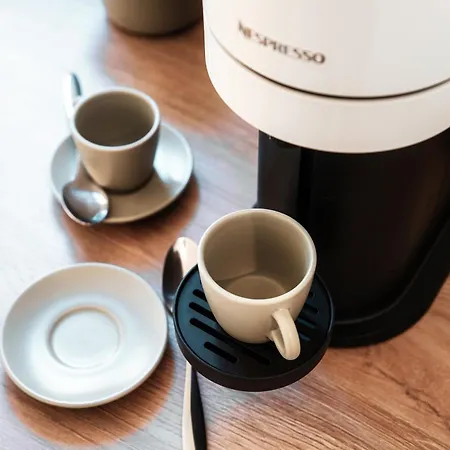 Shades Of - アパート コモ