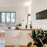 Apartment Shades Of - Como